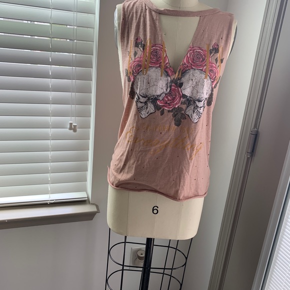Distressed Rose Tank - Picture 2 of 3